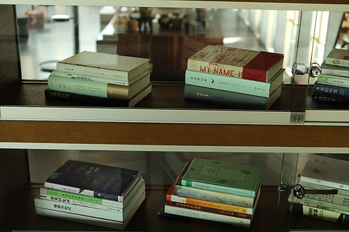 Library书吧.JPG