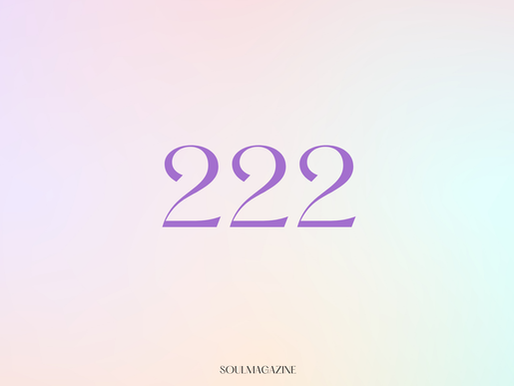 Die spirituelle Bedeutung der Zahl 222 (inklusive 02:22)