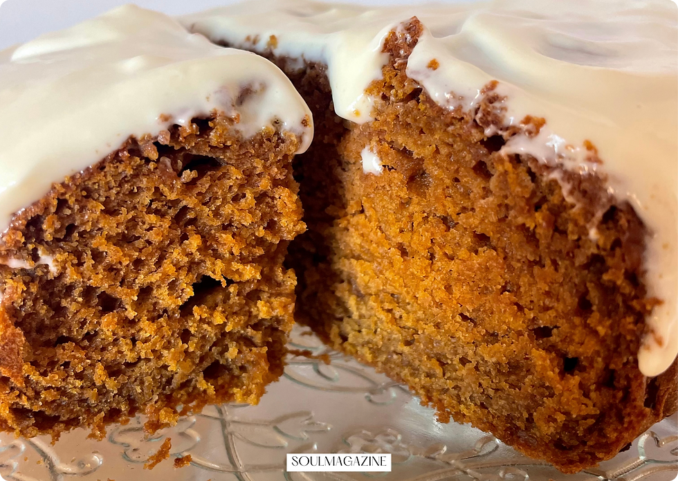 Saftiger Kürbiskuchen mit Frischkäse-Topping
