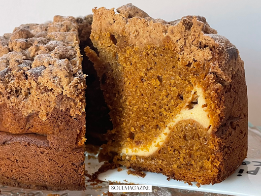 Pumpkin Spice Kürbiskuchen mit Frischkäsefüllung und Zimt-Streuseln