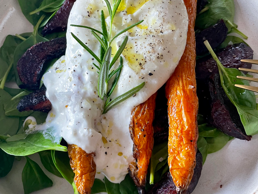 Winterlicher Genuss: Spinat mit Roter Beete, Karotten und Büffelmozzarella