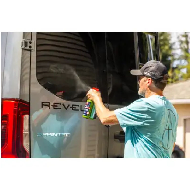 Thumbnail: Griot's Garage Adventure Line Mist & Wipe - 25 oz in use 3