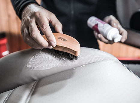 Gyeon Leather Brush
