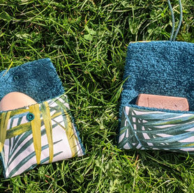 1 vieil essuie + 1 nappe enduite = 1 porte-savon de voyage