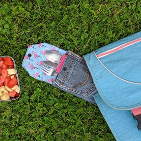 1 pantalon enfant = 2 pochettes "porte-couverts"