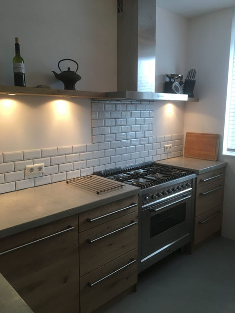 Maatwerk keuken eikenhout met RVS grepen
