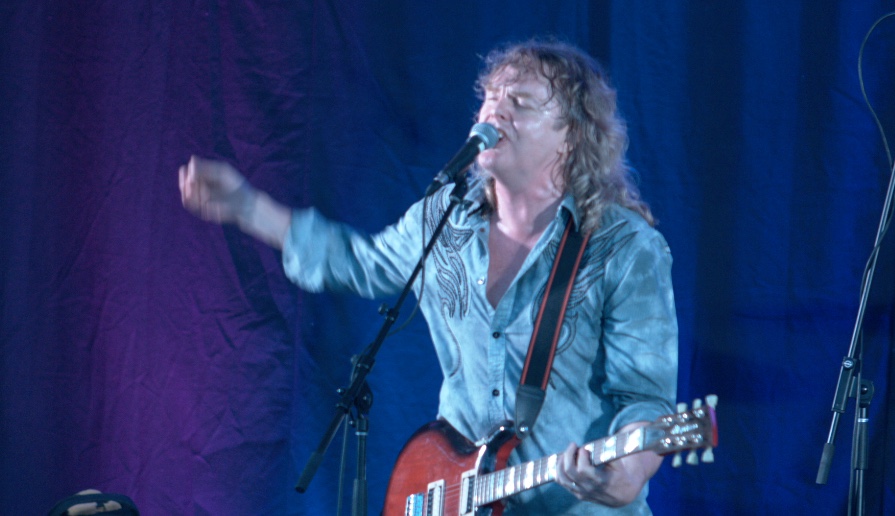 Carl Dixon with new guitar