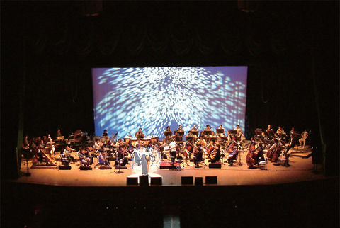 オーケストラと女性ボーカル