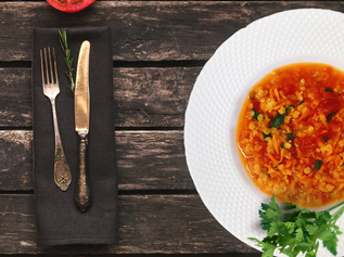 Dhal de Lentilha Rosa e Tomates