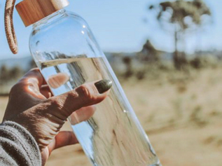 Água solarizada: conheça os benefícios surpreendentes dessa prática ayurvédica