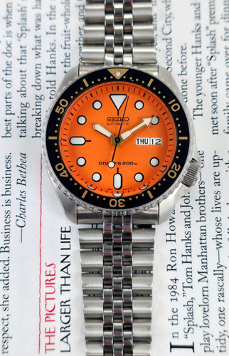 7SECONDS ヴィンテージ Vintage Seiko Men 7N43-8111 Jubilee Day Date Two Tone Quartz 34mm