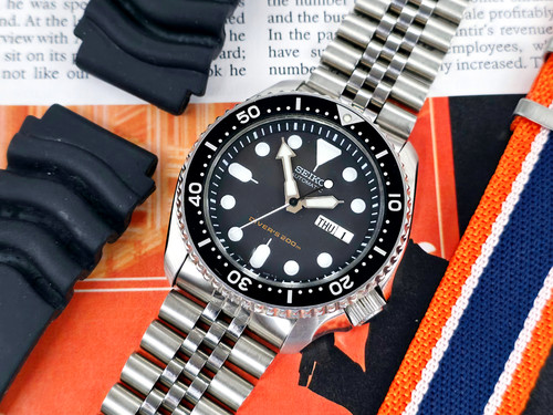 1997 Seiko SKX007 (7S26-0020) Automatic Diver, Box & Papers