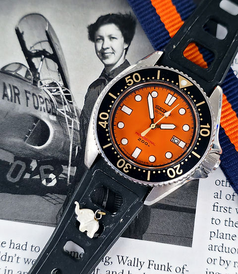 1984 Seiko 2A22-0170 Orange Womens Dive Watch, w/Original Dive