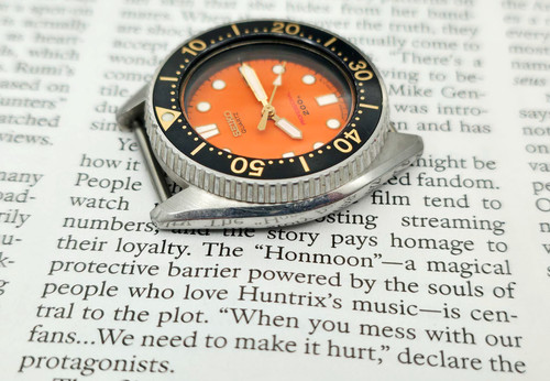 1984 Seiko 2A22-0170 Orange Womens Dive Watch | DC Vintage Watches