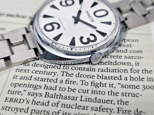 Near NOS Cold War-Era 1980's Raketa 