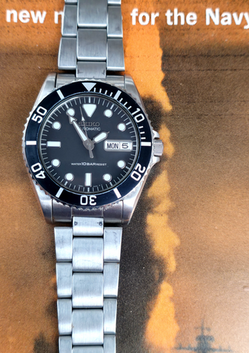 2001 Seiko SKX031 Automatic Diver w/Original Bracelet, Box & Papers |