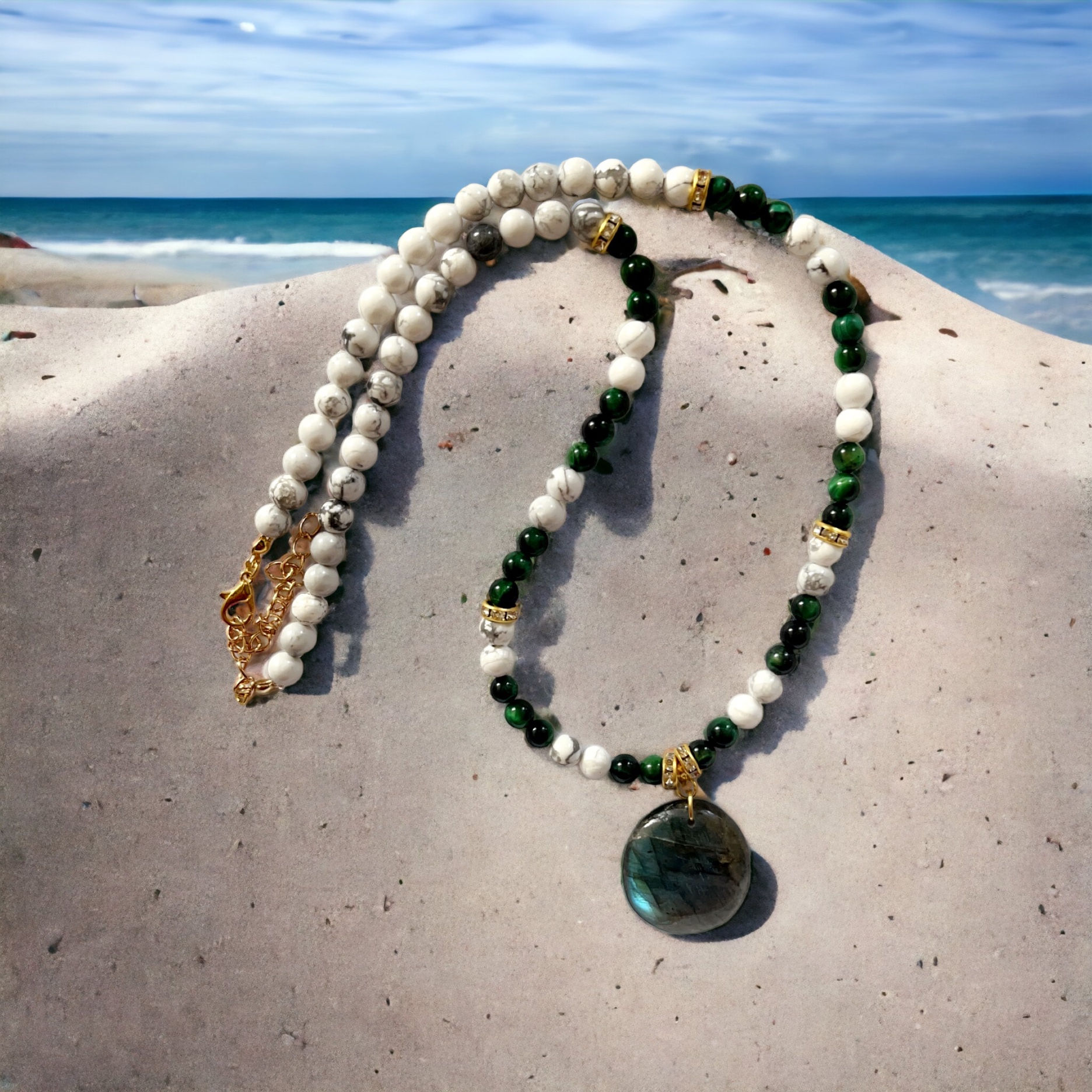 Collier soin Labradorite, Malachite et Howlite 