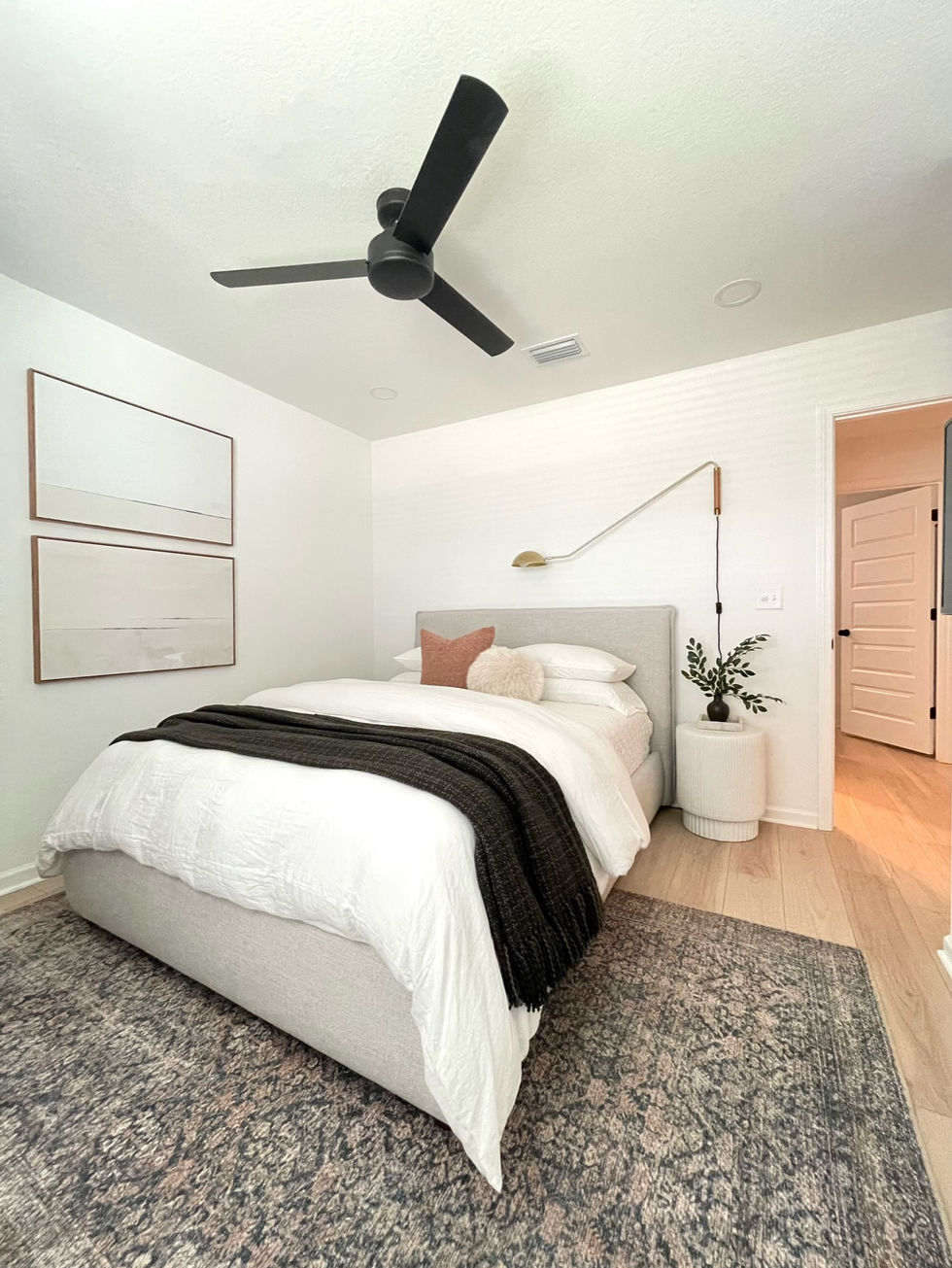 Replace / hang / install Sconces, Chandeliers, pendant lighting and fans in Fairhope, daphne, Spanish fort, Alabama. Light electrical work and professional handyman home services in Baldwin County, Eastern Shore, AL