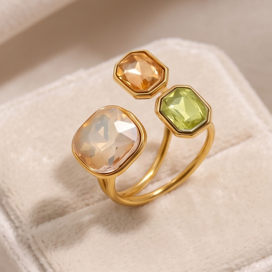 Handgenaaide oorbellen Forrest gestyled met bijpassende juwelen