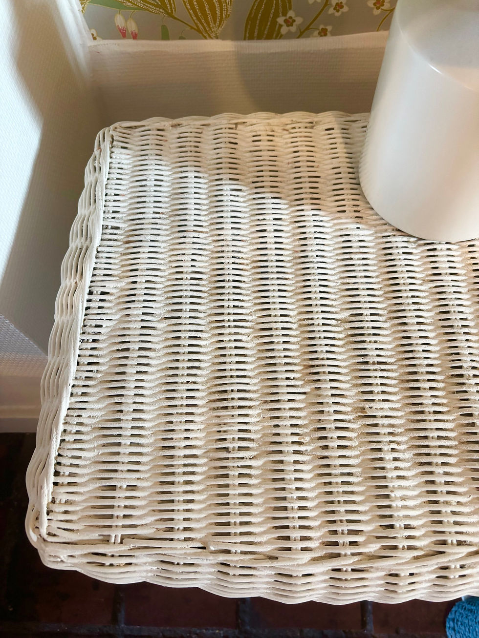 Miniature : table de chevet en rotin blanc vintage
