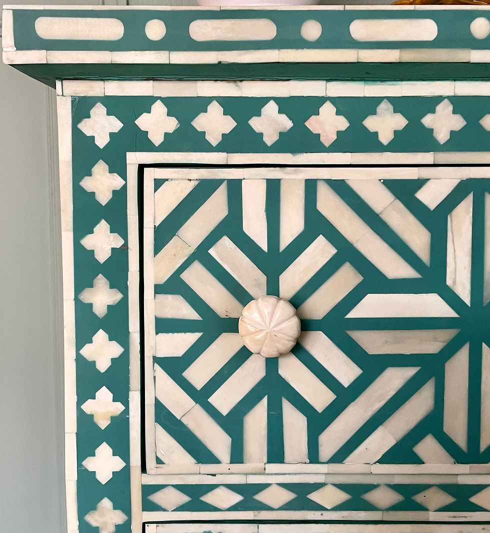 Thumbnail: Commode vert émeraude en marqueterie authentique
