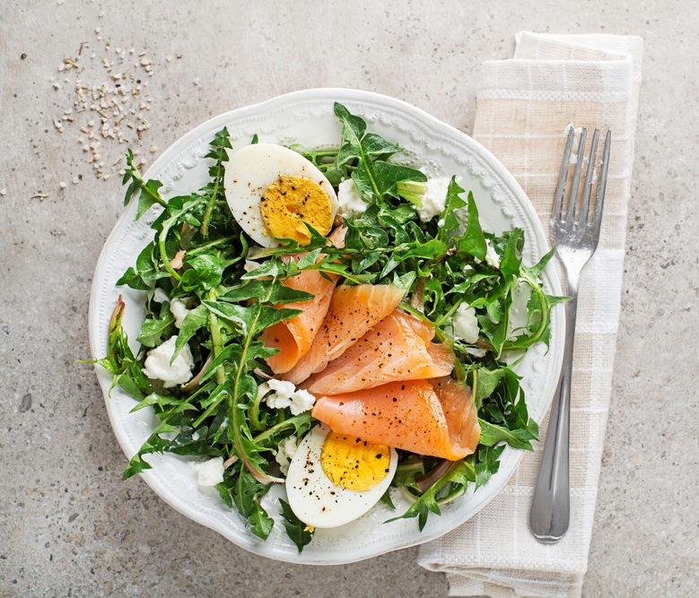 salmon gravlax with arugula and egg