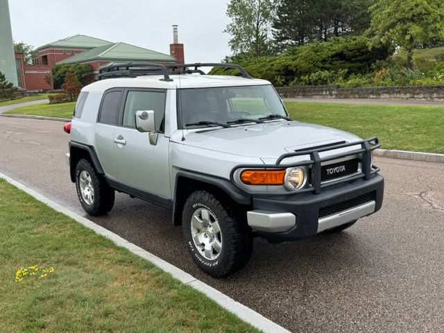 Thumbnail: 2007 Toyota FJ Cruiser-4WD – 4.0L V6 Engine • Automatic Transmission
