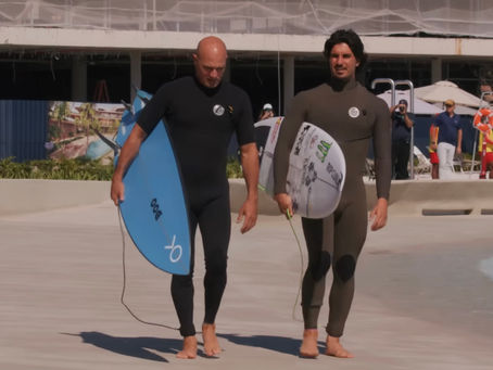 Kelly Slater e Gabriel Medina juntos na Piscina de Ondas em São Paulo 
