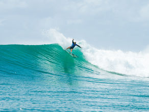 Yolanda Hopkins leva a melhor no histórico duelo luso em Snapper Rocks