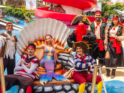 Kapo e Beach Park celebram retorno da marca ao parque aquático com ativações na Ilha do Tesouro