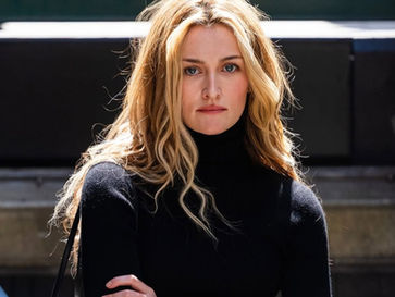 Clássicos em cena: o estilo de Carolyn Bessette reacende o debate sobre elegância atemporal