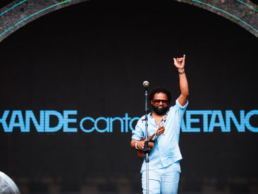 Xande de Pilares faz show da turnê "Xande Canta Caetano" no dia 25 de janeiro na Santa Praia