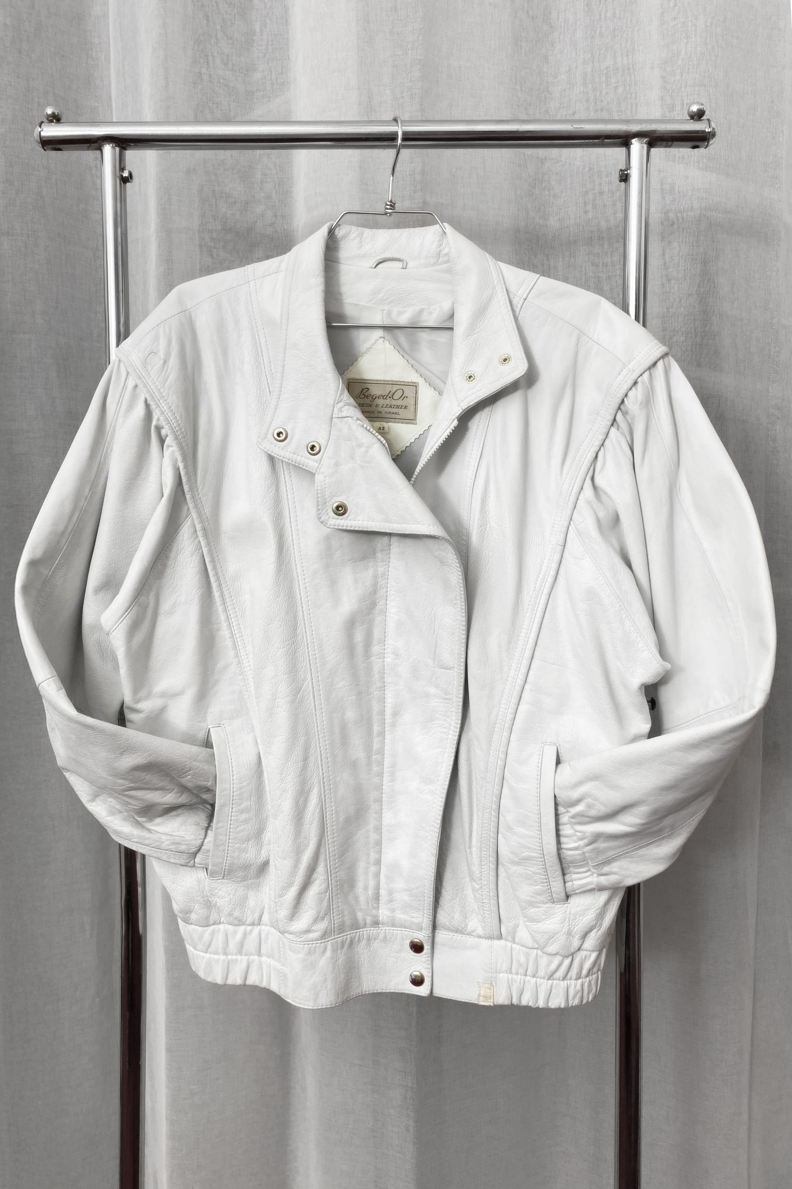 Vintage “Beged or” white leather size L-XL