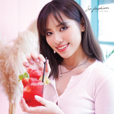 So Fashion Feeds-01.png