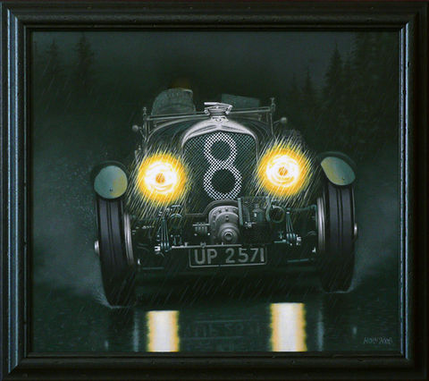 Bentley 4 1/2 4.5 l. Tourer. Známý britský závodní oldtimer v typicky anglickém deštivém počasí.