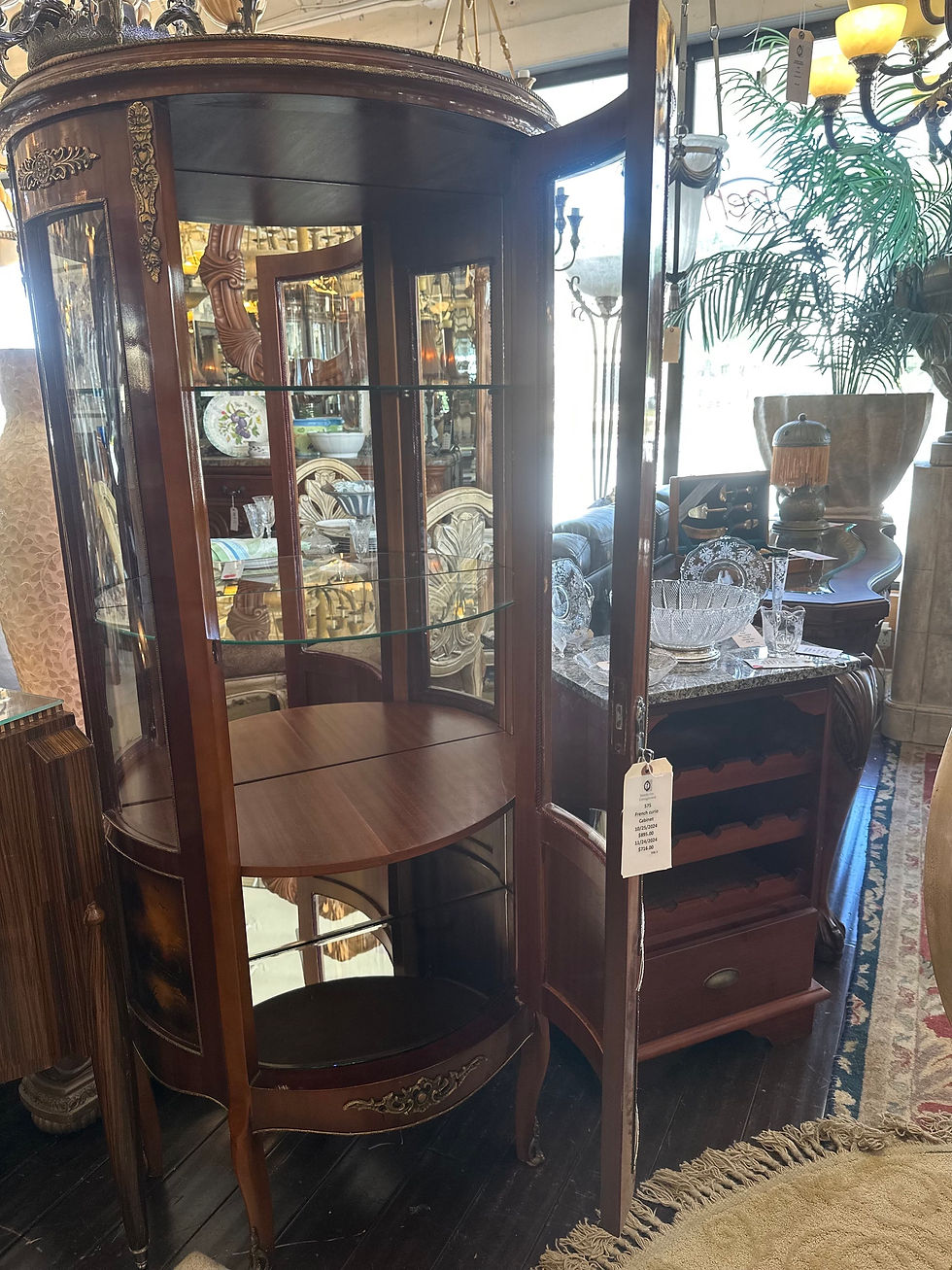 Miniatura: French Curio Cabinet 