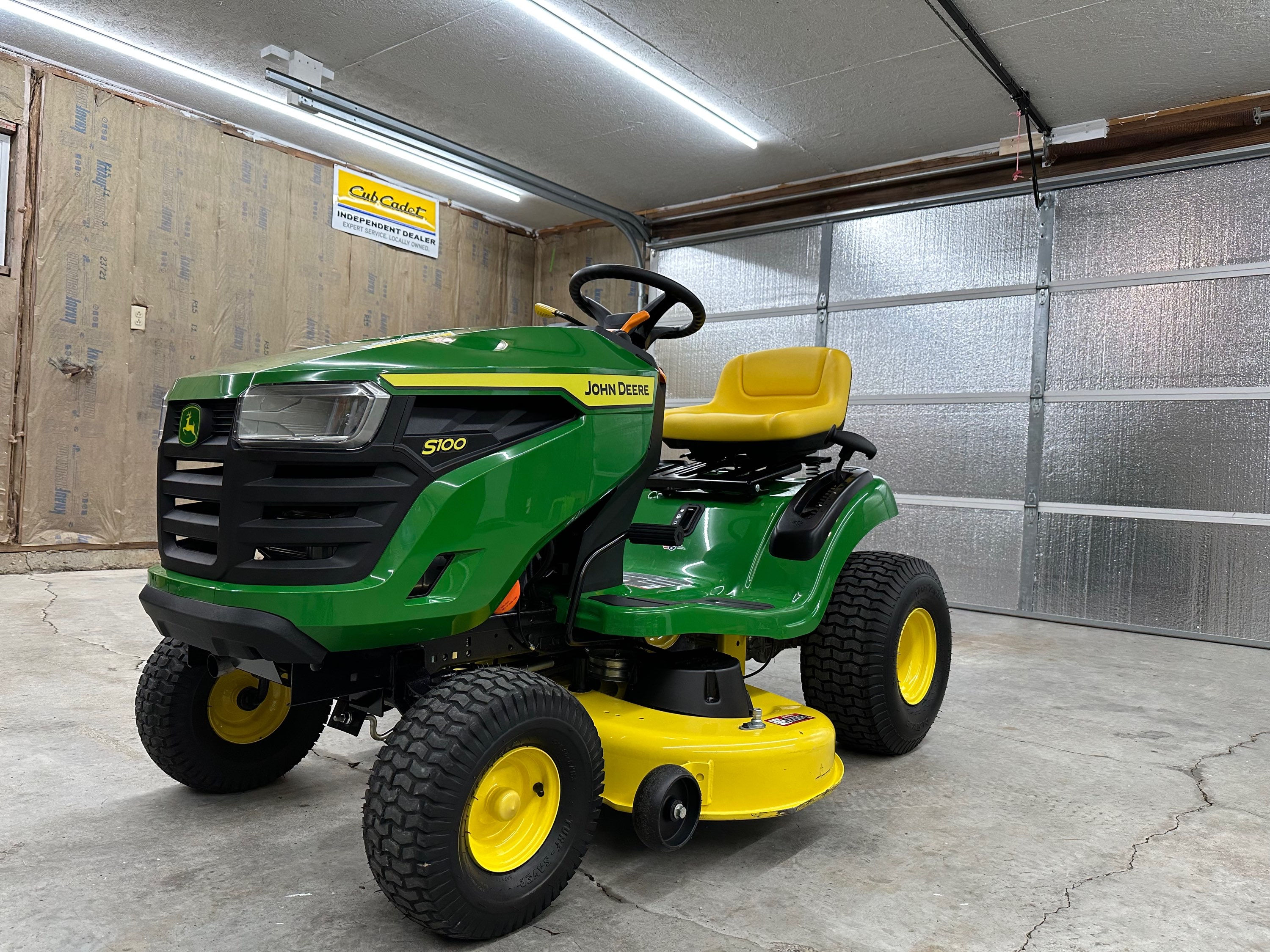 2021 JOHN DEERE S100 42”