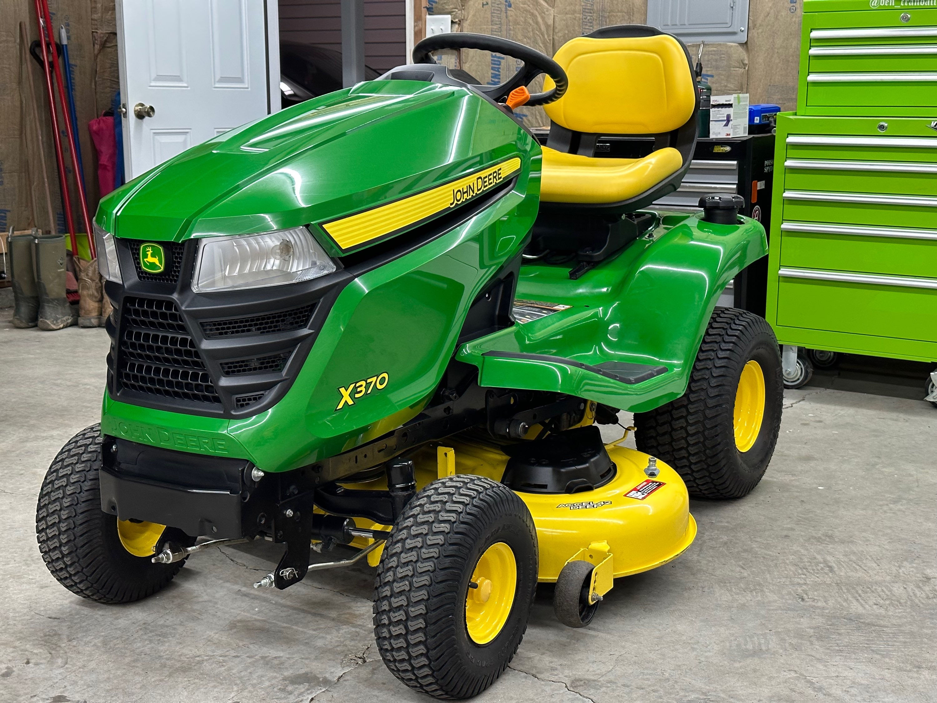 2018 JOHN DEERE X370