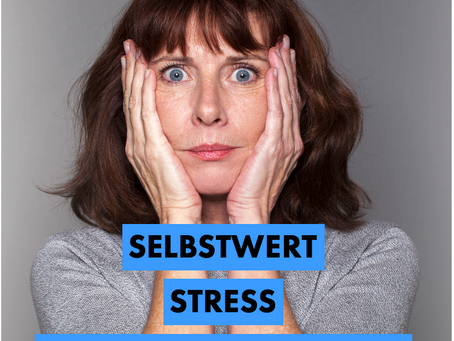 Eine Frau mit sorgenvollem Ausdruck, das Gesicht in den Händen stützend.