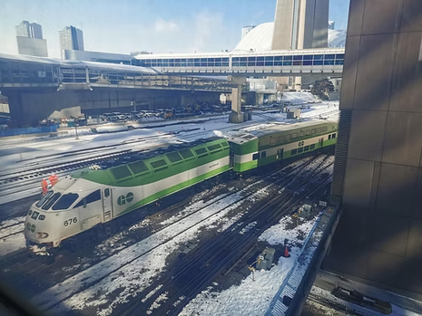 Falta de tornillos provocó descarrilamiento de tren Go