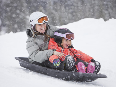 Levantan prohibición de “toboggaining” en parques de Toronto