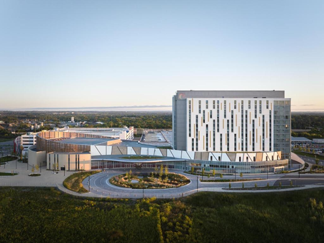 Madres acusadas de dejar niños en parqueo para ir al casino