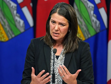 Danielle Smith rompe en llanto por tragedia en Jasper