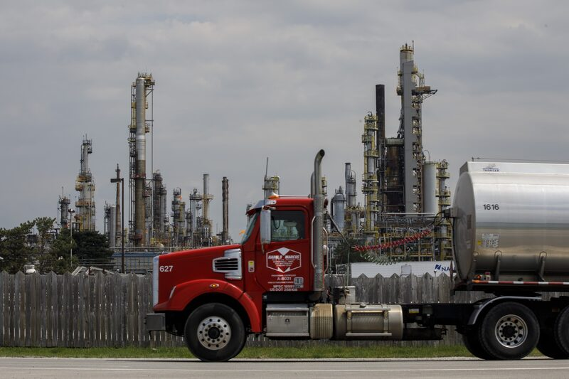 Ontario y Alberta firman acuerdos para promover oleoductos