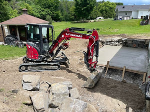 Un engin dans un jardin