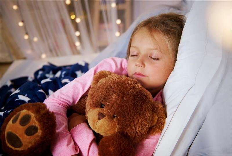 children sleep with stuffed animals