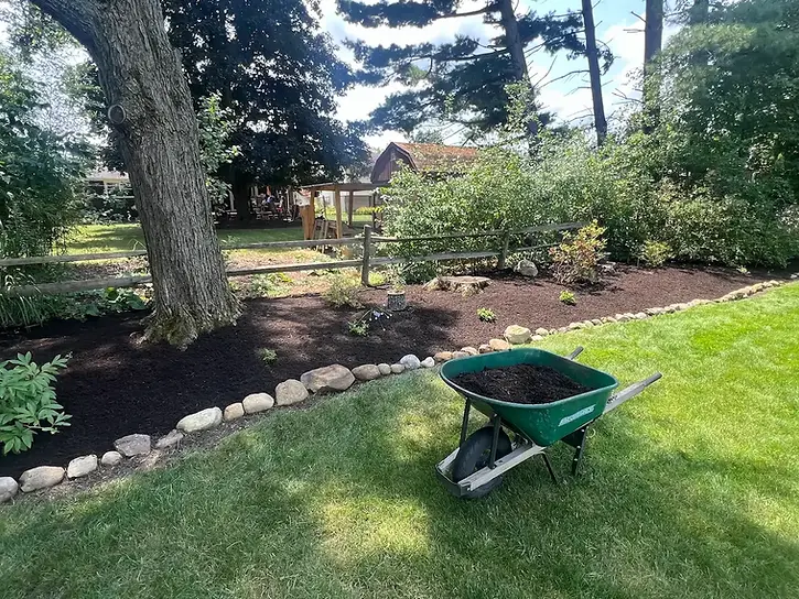 Mulch installation and landscaping service in Canton Ohio