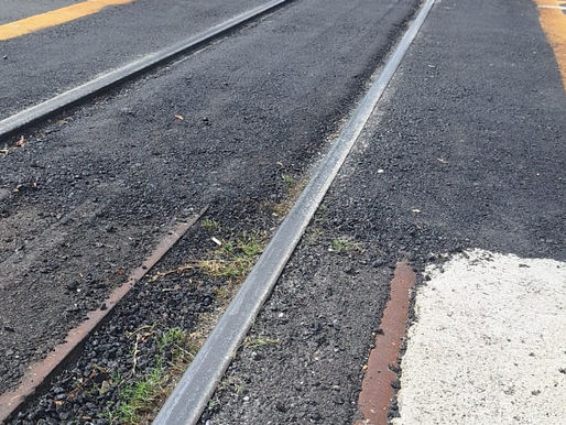 CAPÃO DA IMBUIA:AJUSTE NA LINHA DO TREM NA RUA PROF. OLGA BALSTER É CONCLUÍDO