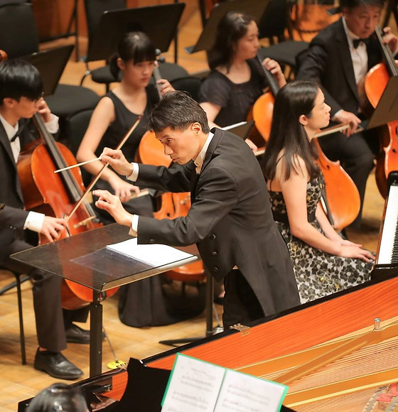 SoManyHands concert65 crop.jpg