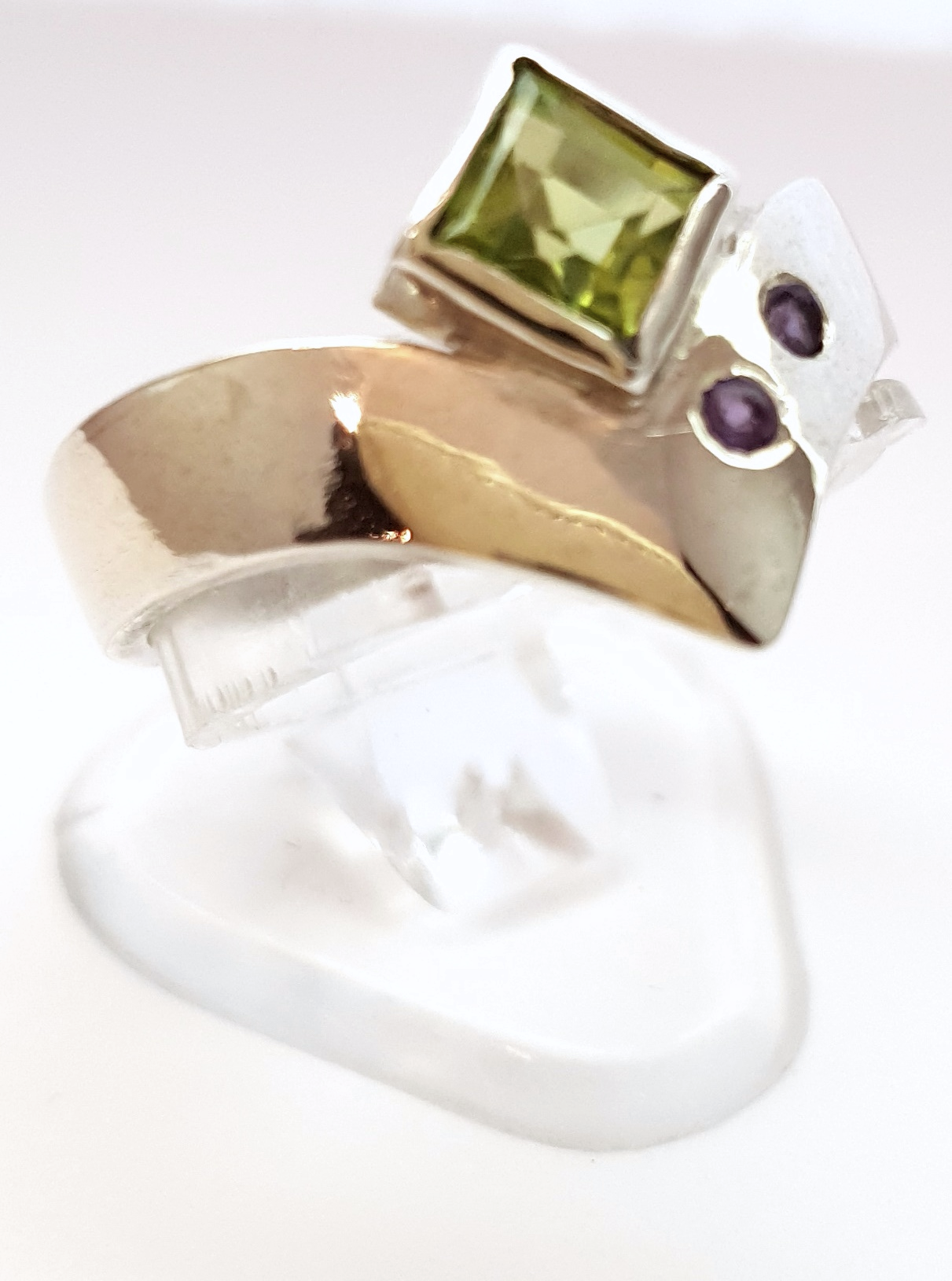 V Peridot Amethyst Ring